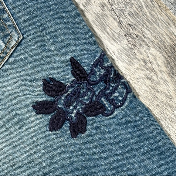 EDDIE BAUER Relaxed BOYFRIEND Floral Embroidered Distressed Patchwork Jeans 6 - Picture 14 of 15